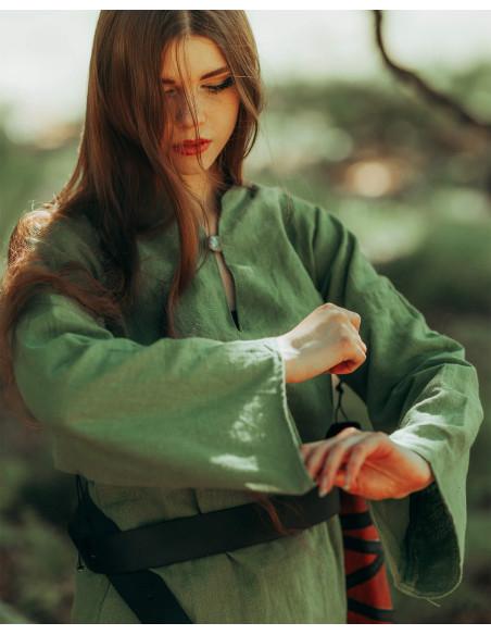 Blusa medieval em linho modelo...