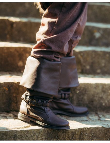 Botinas medievais de couro modelo...