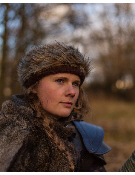 Gorro medieval de pele de modelo...