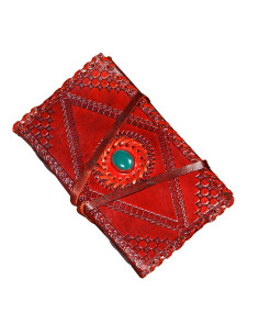 Diário medieval com capa de couro e pedra, cor vermelha