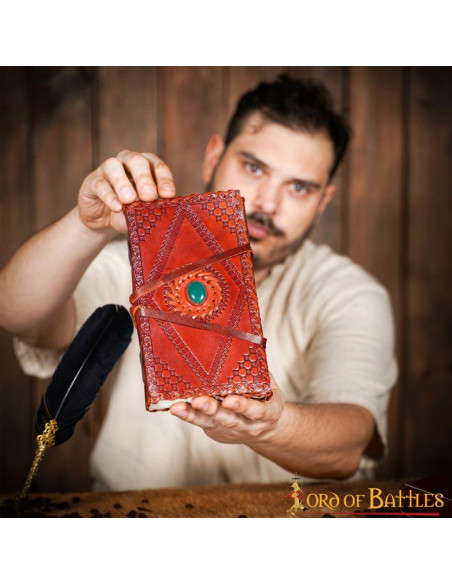 Diário medieval com capa de couro e...