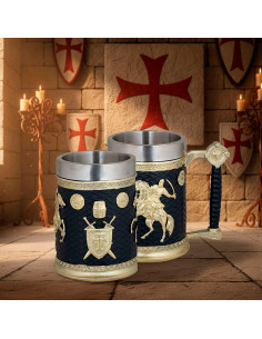 Xícara medieval ornamental em resina de cavaleiros...
