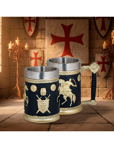 Xícara medieval ornamental em resina...