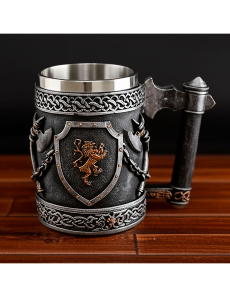Xícara medieval ornamental em resina...