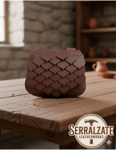 Bolsa medieval couro escamas dragão, cor marrom