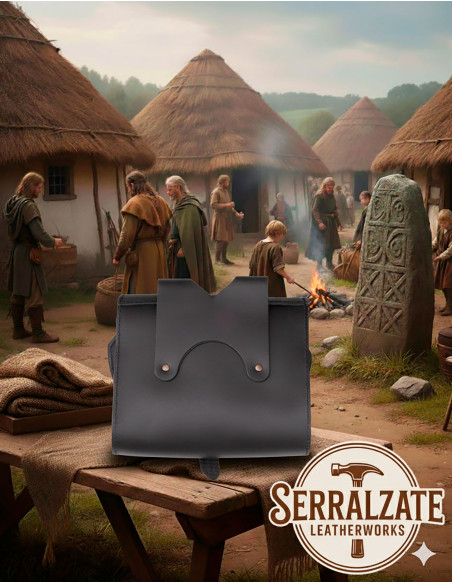 Bolsa Celta com anel e cruz em couro...