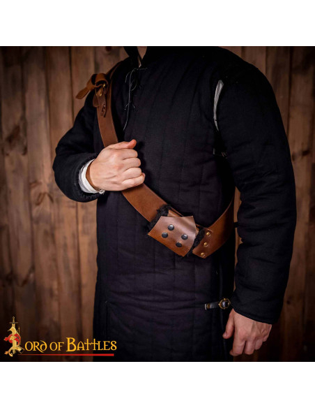 Cinto com tahali medieval em couro...