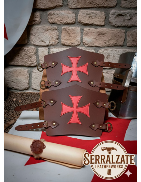 Braceletes templários de couro com a...