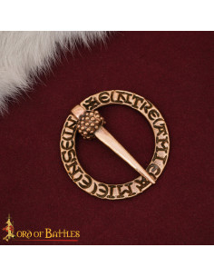 Broche medieval nórdico em forma de anel com incisões,...