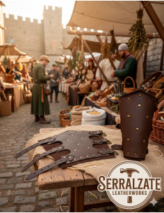 Pulseiras medievais Badulf de três tiras em castanho escuro