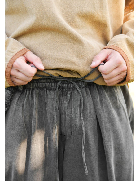 Calças medievais desgastadas modelo...