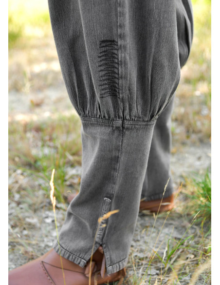 Calças medievais desgastadas modelo...