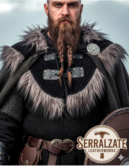 Gorjal Evaristo Pelerine negro com...