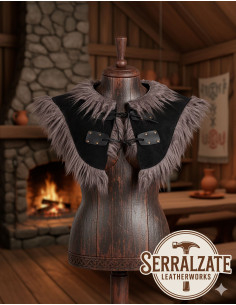 Gorjal Evaristo Pelerine negro com pele cinza