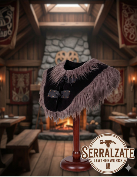 Gorjal Evaristo Pelerine negro com...