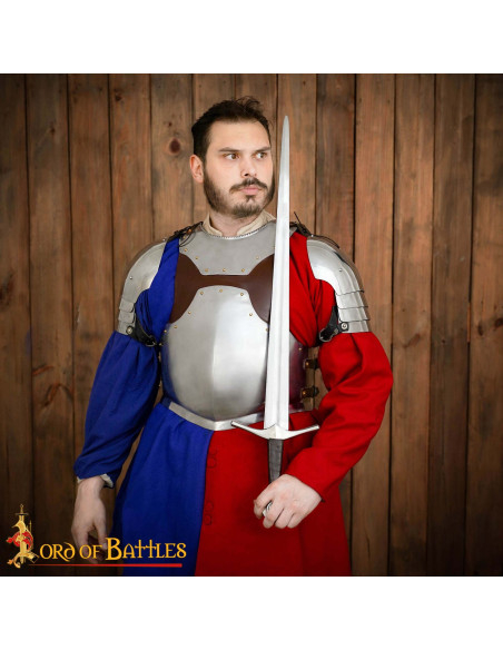 Cota de malha medieval em aço e couro