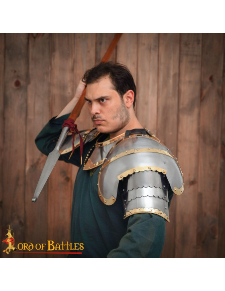 Hombreras medievais de aço com...