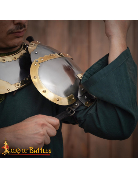 Hombreras medievais de aço com...