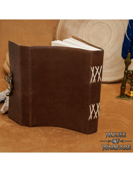 Diário medieval com capa de couro...