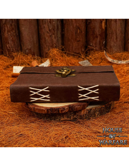 Diário medieval com capa de couro...