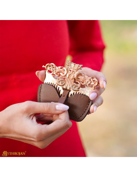 Pente viking em bronze com capa de...