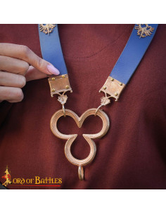 Pingente medieval em bronze design amuleto Trevo 2