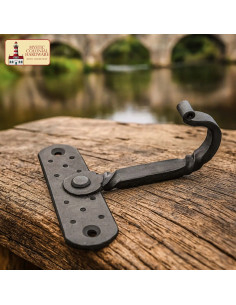 Suporte rústico de parede forjado à mão (11x9,9 cm.)