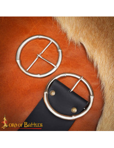 Fivela medieval redonda em prata (8,2 cm) 2