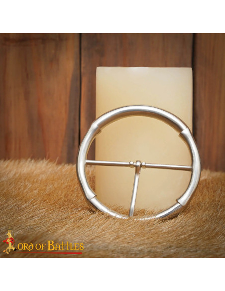 Fivela medieval redonda em prata (8,2...