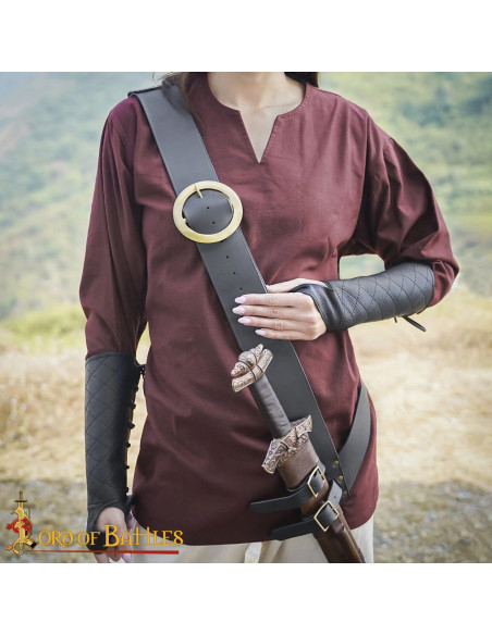 Fivela medieval redonda em latão (9,5...