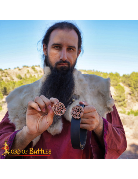 Cinturão medieval de couro com fivela...