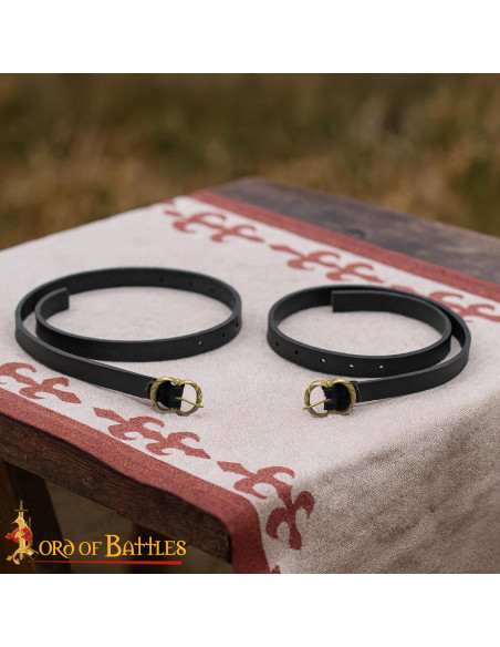 Jarretas medievais em couro preto...