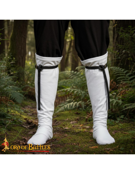 Jarretas medievais em couro preto...