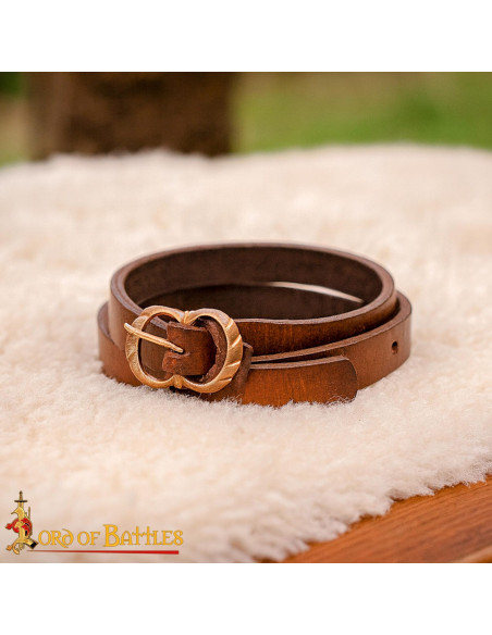 Jarreteras medievais em couro marrom...