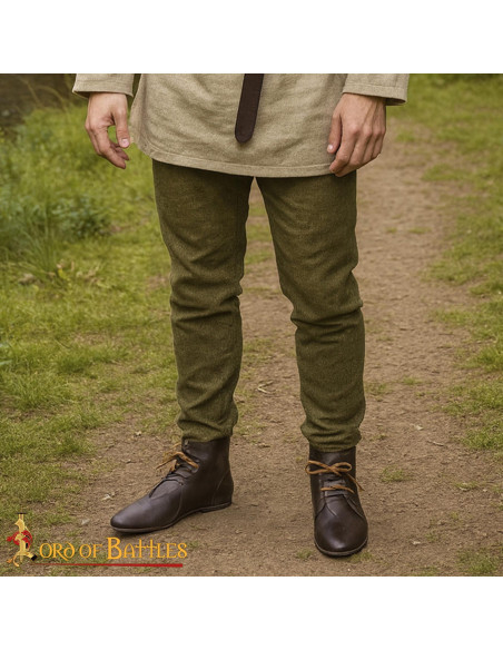 Botins medievais de couro marrom com...