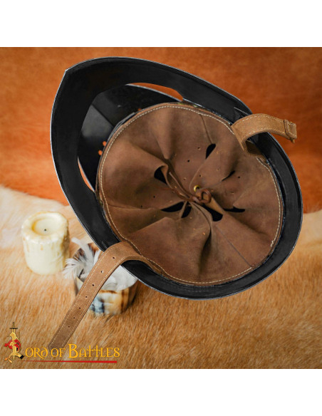 Bacinete medieval com viseira...