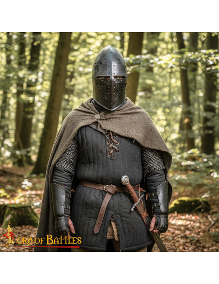 Bacinete medieval com viseira...