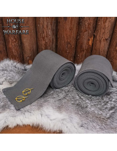 Winingas medievais em algodão cinza, com fivelas de latão