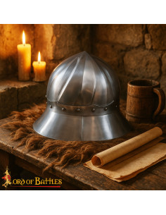 Capacete medieval Burgundiano século XV, com forro de couro