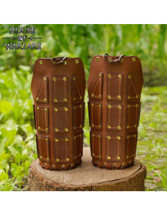 Omoplatas medievais em couro marrom modelo Bohemond