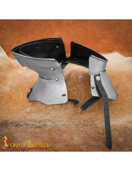 Gorjal medieval em aço com bevor...