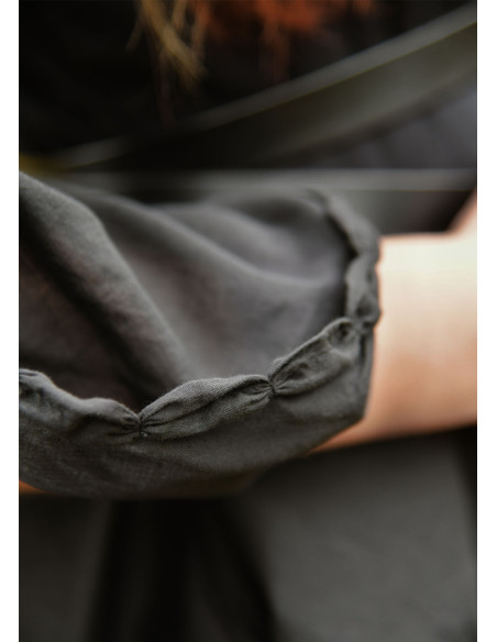 Vestido medieval Ingrid com cordões...