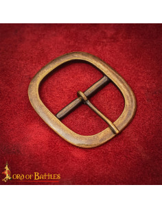 Fivela medieval ovalada em latão envelhecido