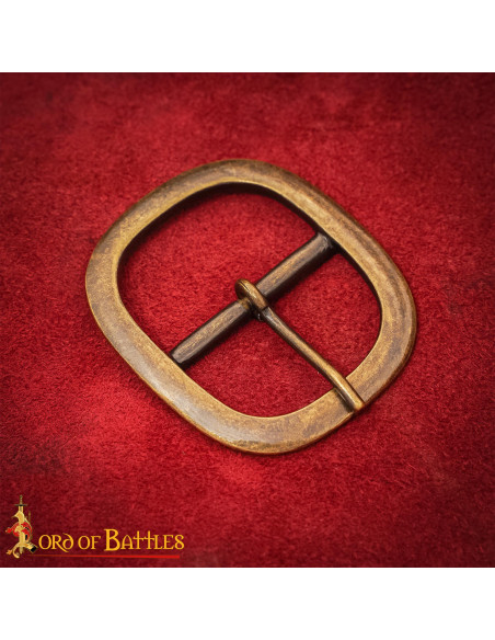 Fivela medieval ovalada em latão...