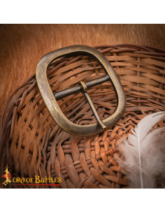 Fivela medieval ovalada em latão envelhecido 2