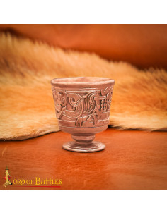 Copa pequena medieval do século XII em bronze polido