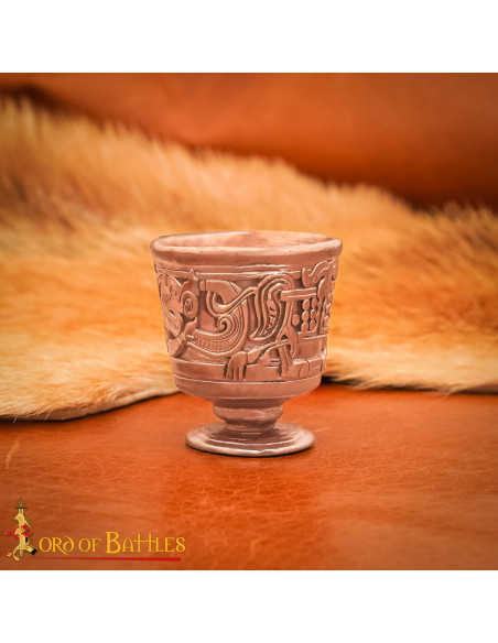 Copa pequena medieval do século XII...