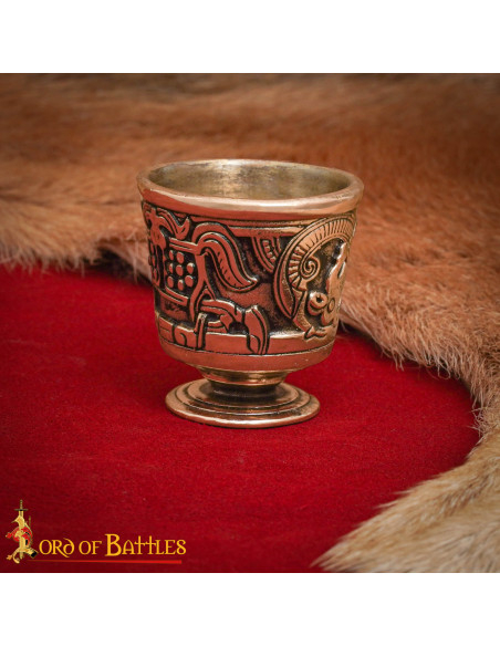 Copa pequena medieval século xii em...