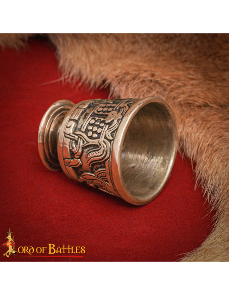 Copa pequena medieval século xii em...