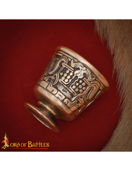 Copa pequena medieval século xii em...